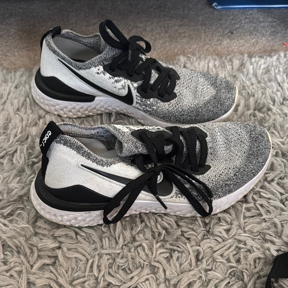 Nike Black and Gray Epic React